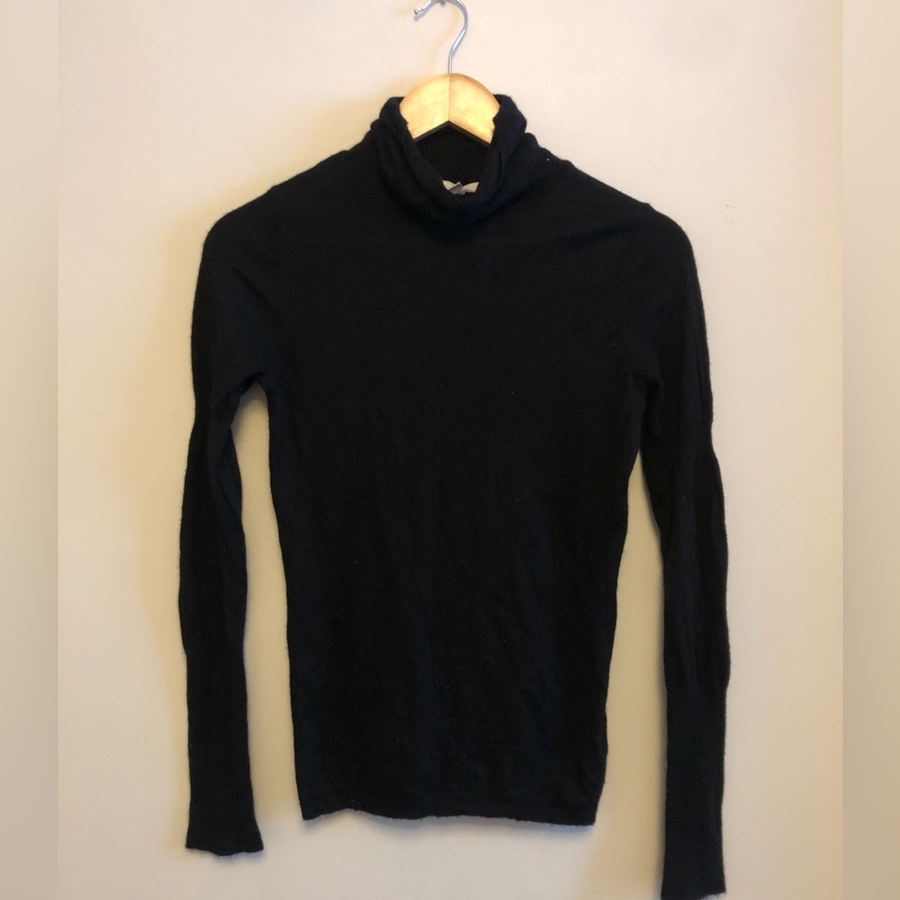 Duffy Cashmere Black Turtleneck with Long Cuff Sleeves Small. NWOT